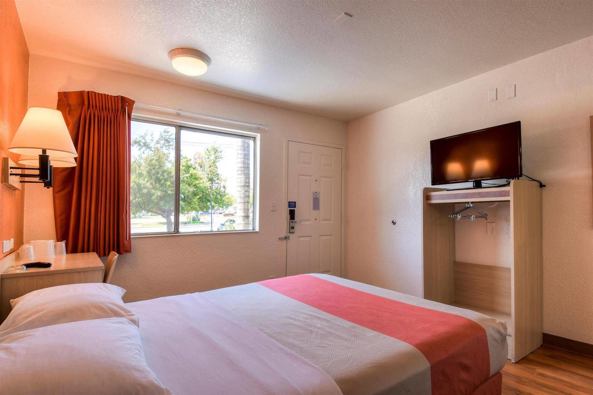 Motel 6-Jurupa Valley, Ca - Riverside West Exterior photo
